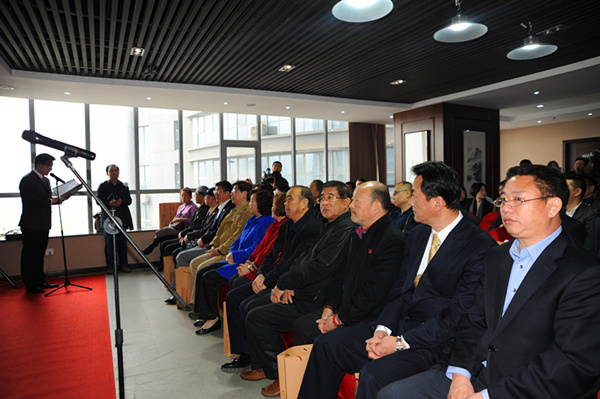 上海張大千大風(fēng)堂藝術(shù)中心洛陽(yáng)分中心揭牌儀式在開(kāi)元礦業(yè)集團(tuán)舉行