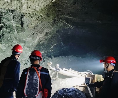 西溝鐵礦｜織密安全防護(hù)網(wǎng)，護(hù)航全年“零傷亡”